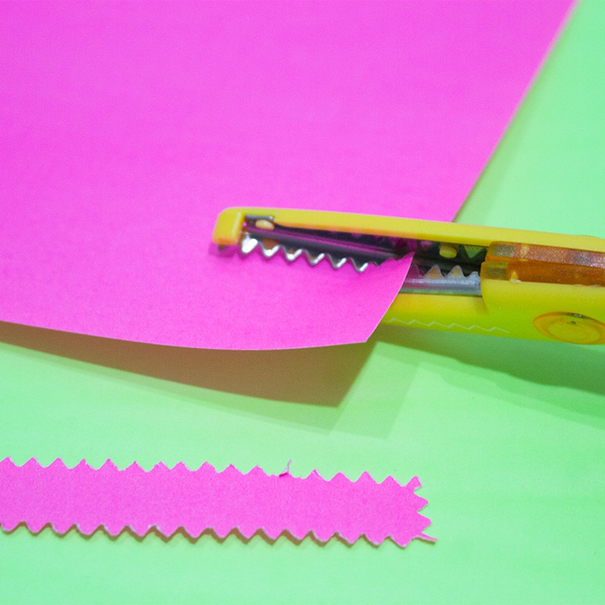 tesoura escolar multiuso cortes variados tris 6